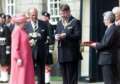 HM The Queen receives the key from the Lord Provost of Edinburgh 